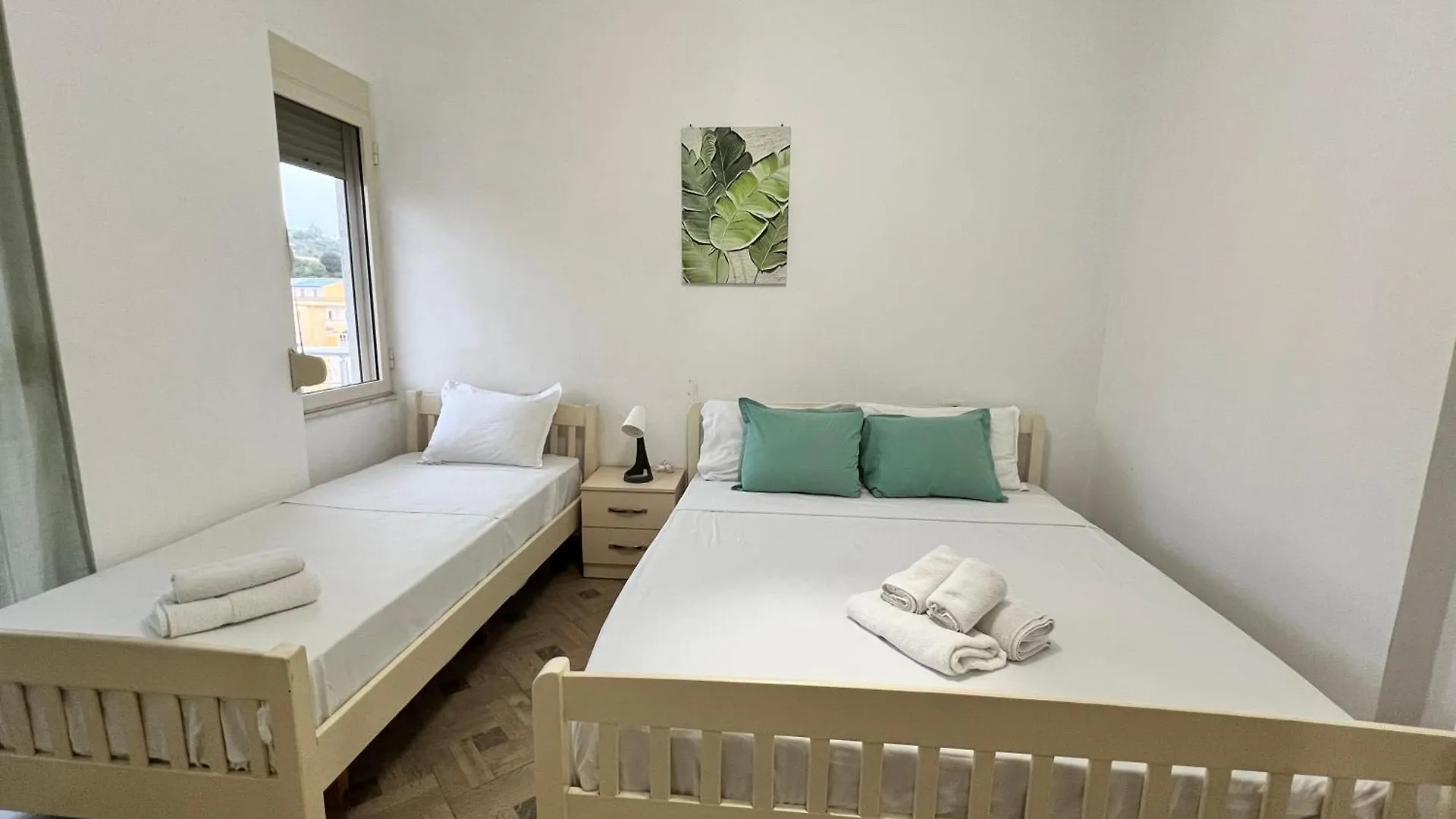 Sol - Entire Holiday Apartment On A Budget Durrës