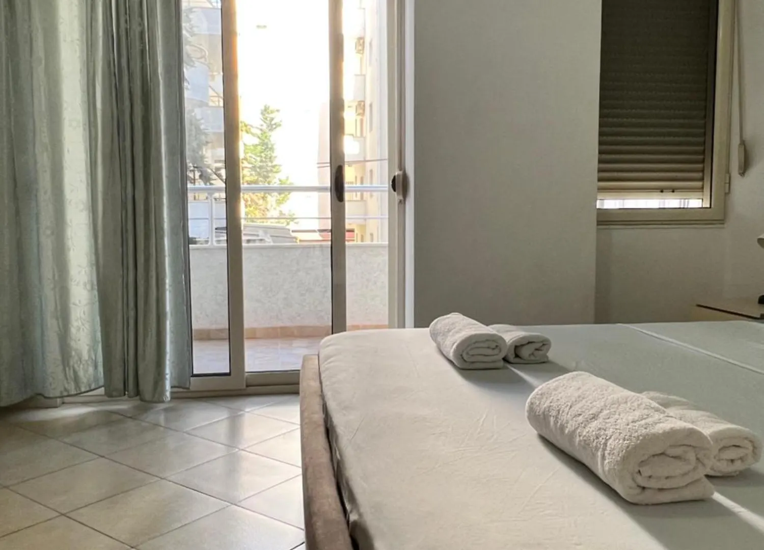 Sol - Entire Holiday Apartment On A Budget Durrës
